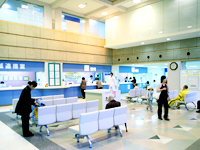 病院受付ロビー